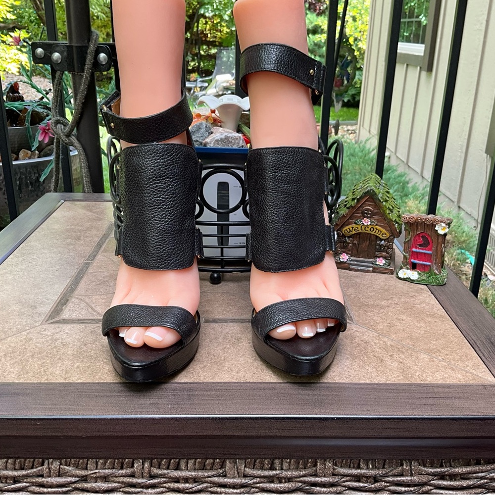 Elegant Black Women's Sandals by Report Signature size 7.5